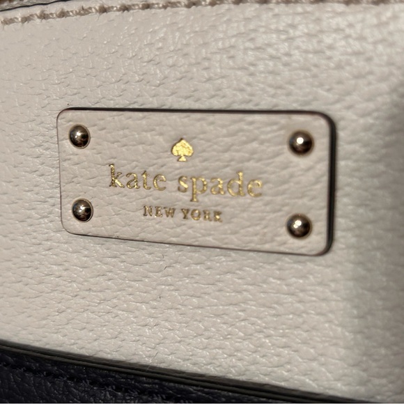 Adorable EUC Kate Spade New York Crossbody leather bag. Navy & creamy white. - Picture 5 of 6